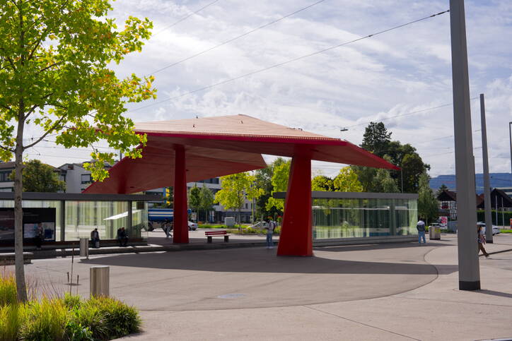 Kesslerplatz Nebelbrunnen im Schlieremer Zentrumskreisel Kesslerplatz Nebelbrunnen im Schlieremer Zentrumskreisel
